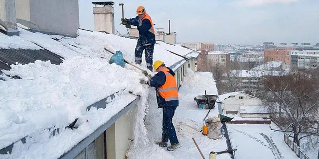 Работы по очистке кровли от снега и наледи